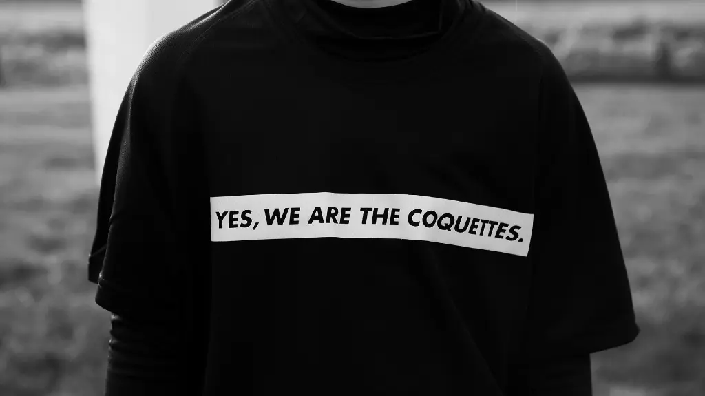 Le T-Shirt Sport Neutre ou Coquette - E